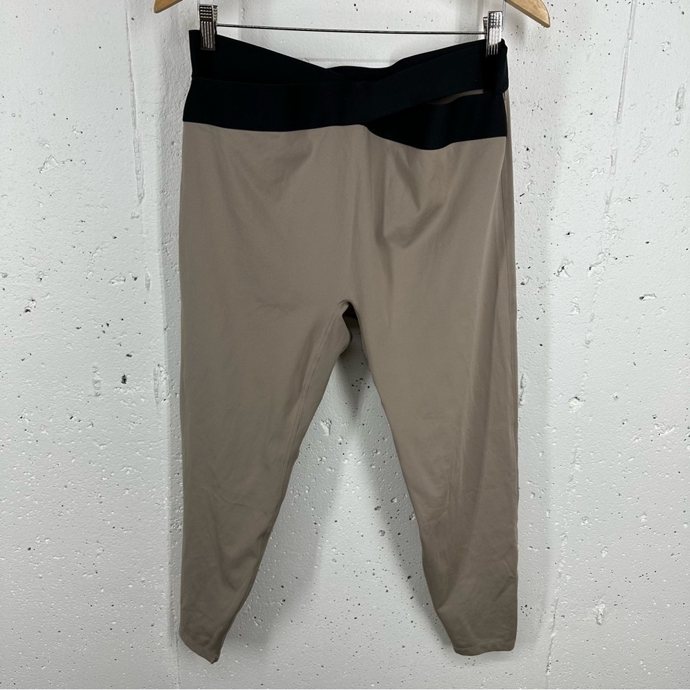 Le Ore XXL Bandier Corso Crossover Warm Stone Tan High Waisted Leggings